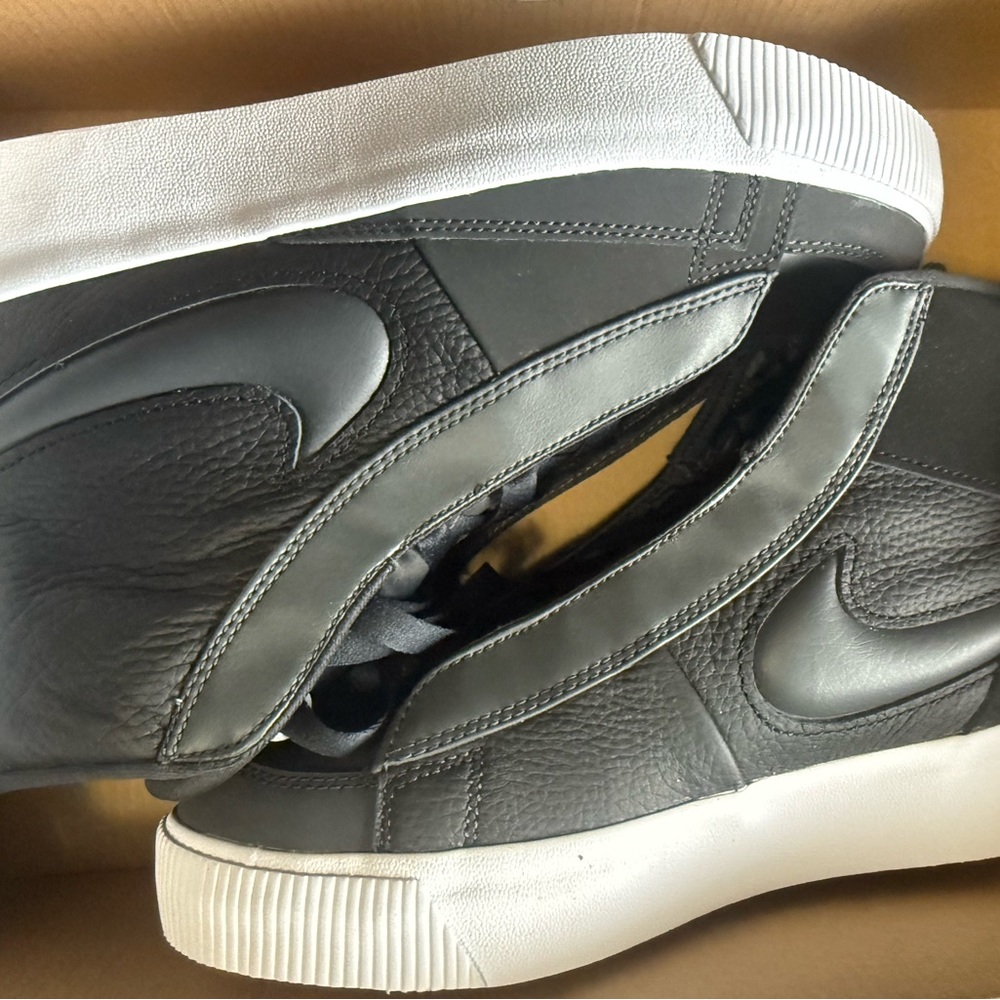 Nike Woman’s Nike Blazer Black Sneakers